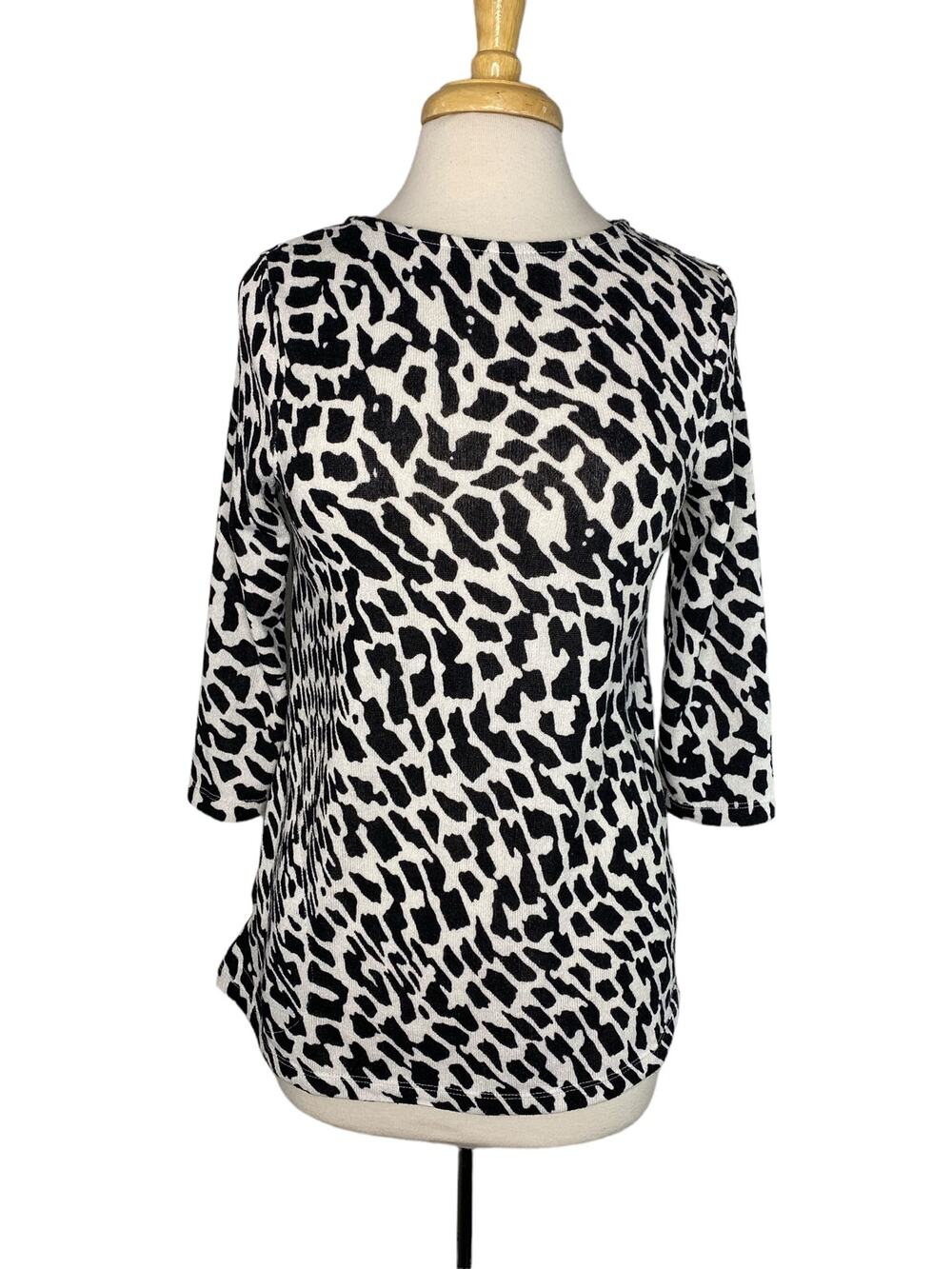 CHICOS Abstract Animal Black White Print Knit Pullover Top Size Small (0)
